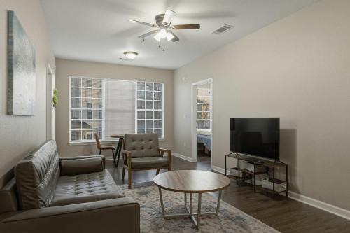 Pembroke Apartment | New Modern Stay Across from UNC-P with Pool & Gym