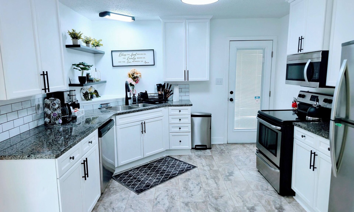 Fayetteville House | New Spacious 4-bedroom Home & Big Fenced Yard