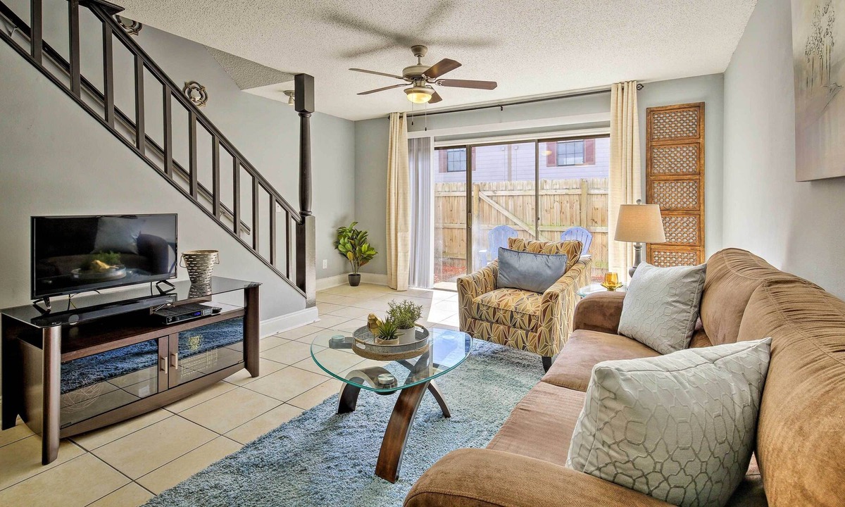 University House | NEW! Tampa townhome w / pool near top attractions!