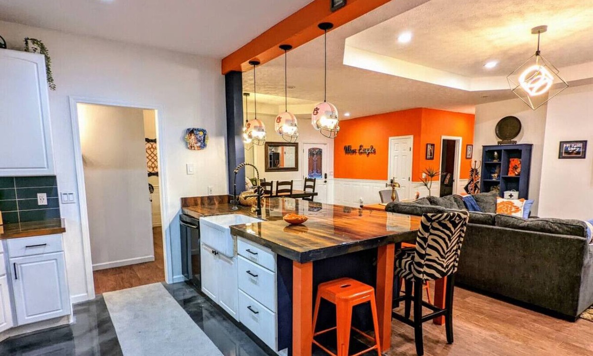 Lee County House | NEW! TigerRanch — Two Homes, 20 Acres, 6 Bedrooms, Sleeps 14 | 20-25 Minutes to Auburn University