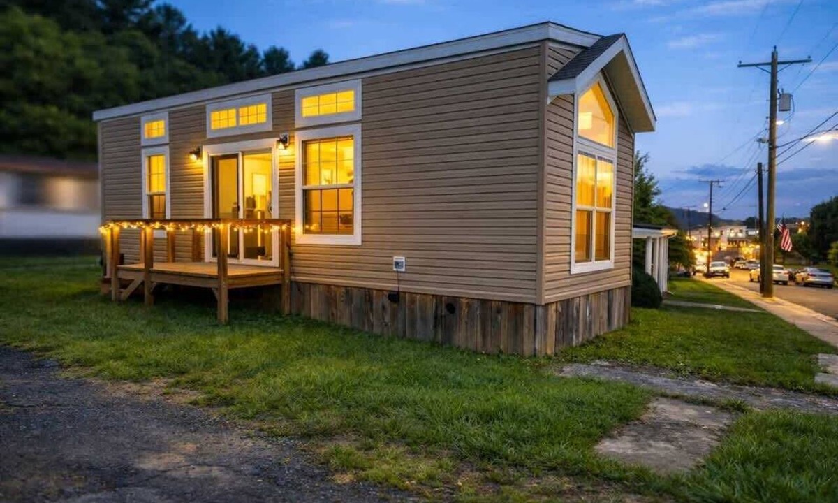 Floyd House | New! Tiny Ridge by Buffalo Mountain Getaway