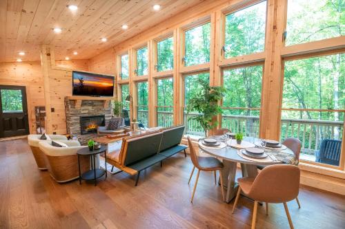 Smoky Mountains House | Newly-Built Secluded Cabin with Firepit and Hot tub