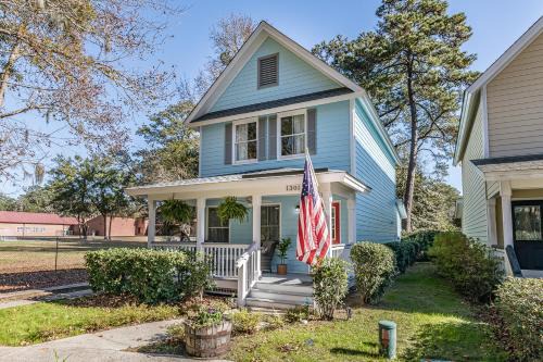 Mossy Oaks House | Newly Renovated listing! Cottage on Broad
