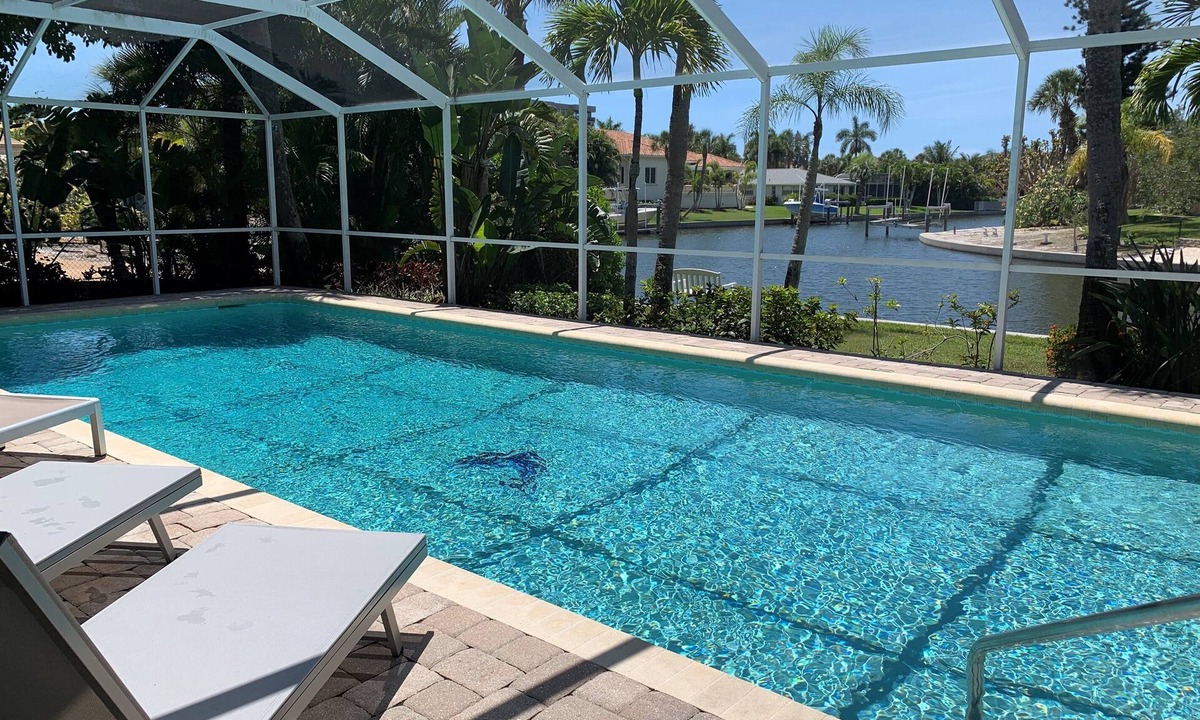 Siesta Key Villa | Newly renovated Pool Villa 10min walk Siesta Beach