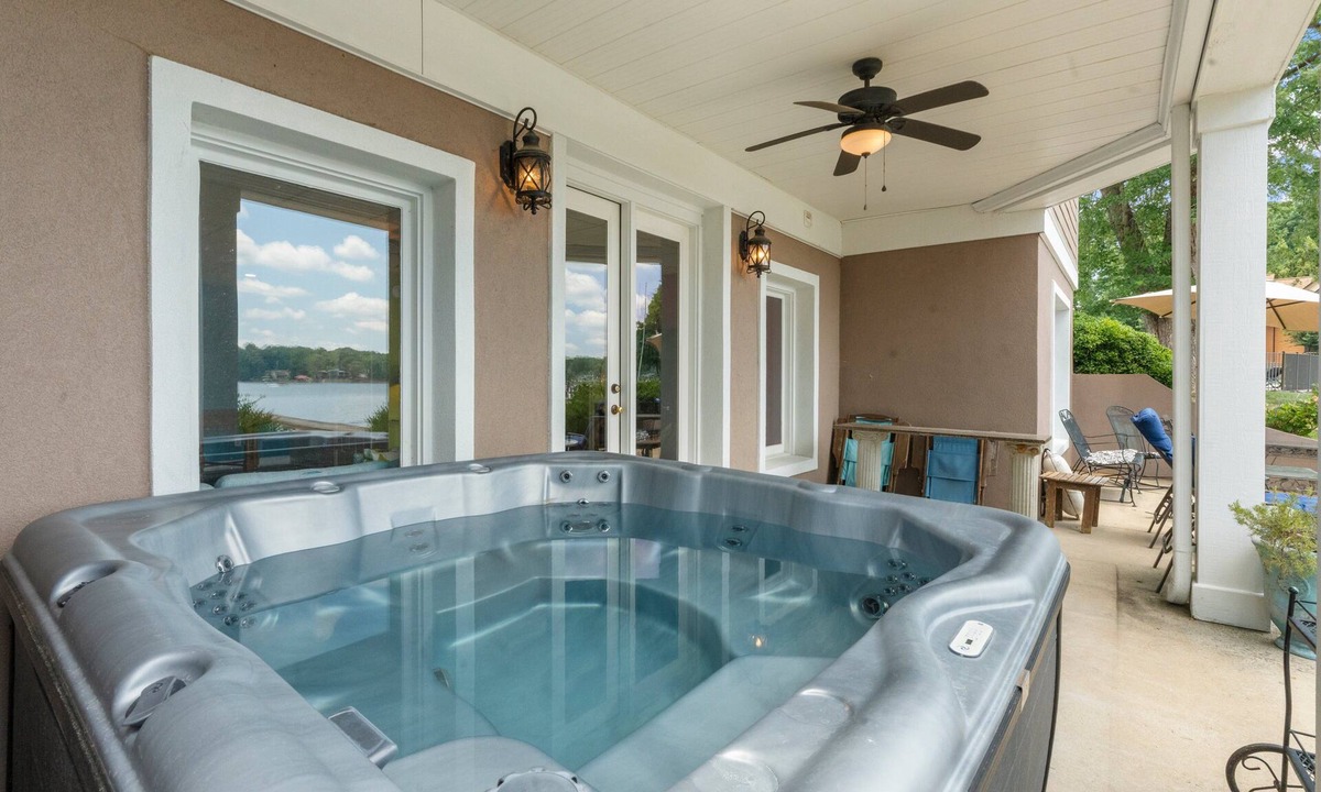 Troutman House | Norman Keys by SoCharm | Big Lake Views