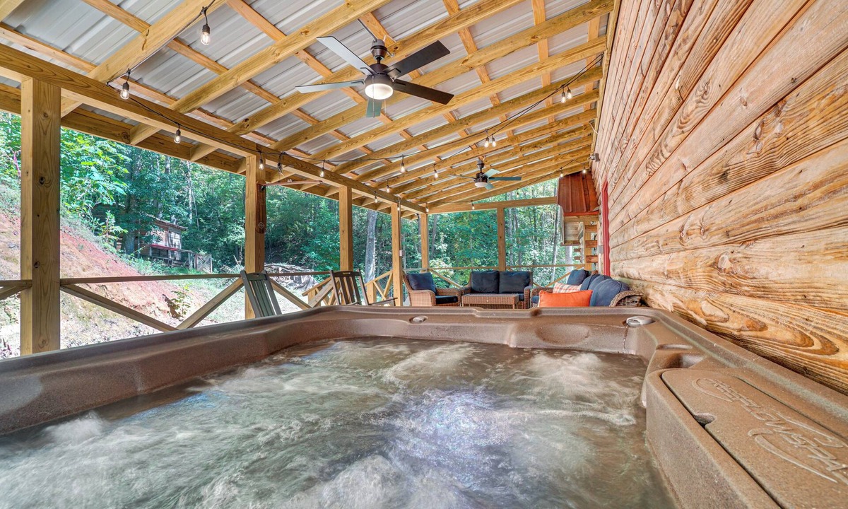Sautee Nacoochee Cottage | North Georgia Mtn Escape w/Hot Tub & Games!