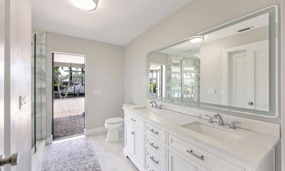 Iona House | nWatch dolphins and manatees from your backyard absolutely amazinG