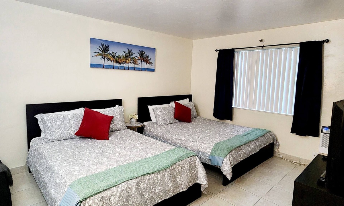 Royal Poinciana House | Oasis at Hollywood Unit 7 - Sleep 5