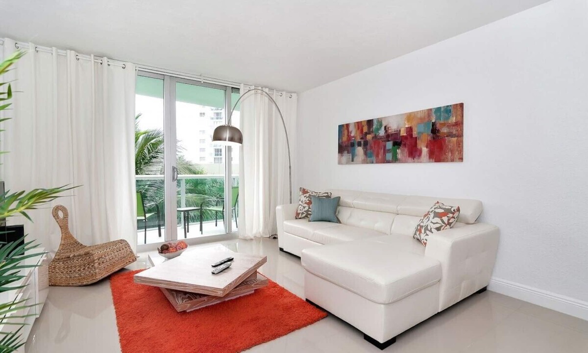 Hollywood South Central Beach Condo | Ocean front condo on Hollywood Beach ! 1 bedroom/3rd floor