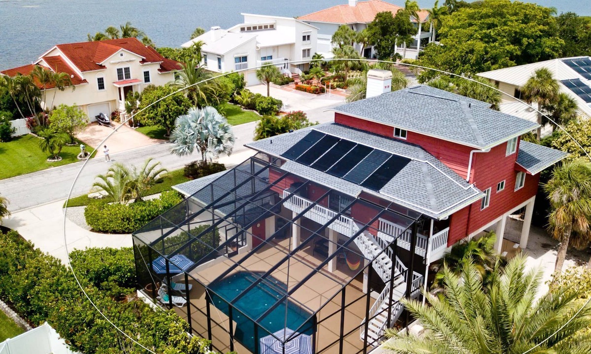Trailer Estates House | Ocean View of AMI | Hot Tub | IMG Area | 6 TVs | 2 King Beds