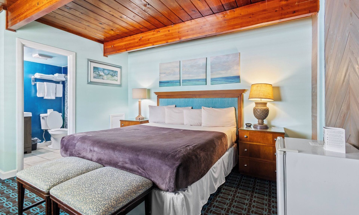 Fort Pierce Hotel | Oceanfront Inn, Inlet View, King Bed, #9