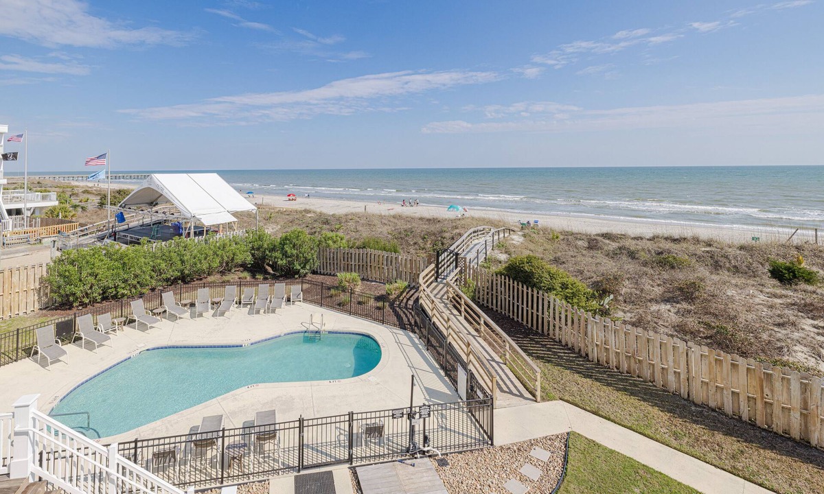 Isle of Palms Villa | Oceanfront, Large Condo! Prime Location, Community Pool & Elevator!