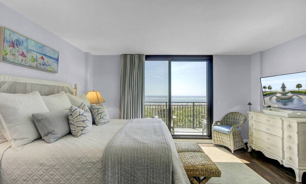 Isle of Palms Condo | Oceanfront Penthouse | 3 Decks & Spectacular Views | Shipwatch