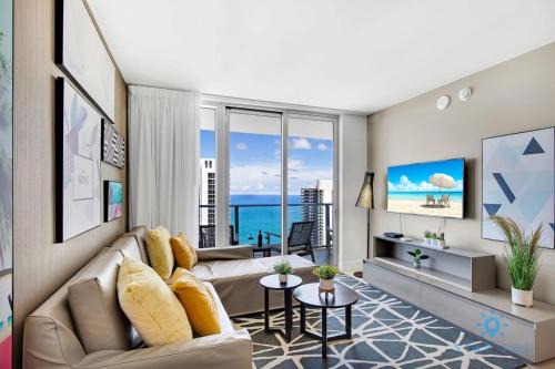 Dollar Enjoy | Hollywood South Central Beach