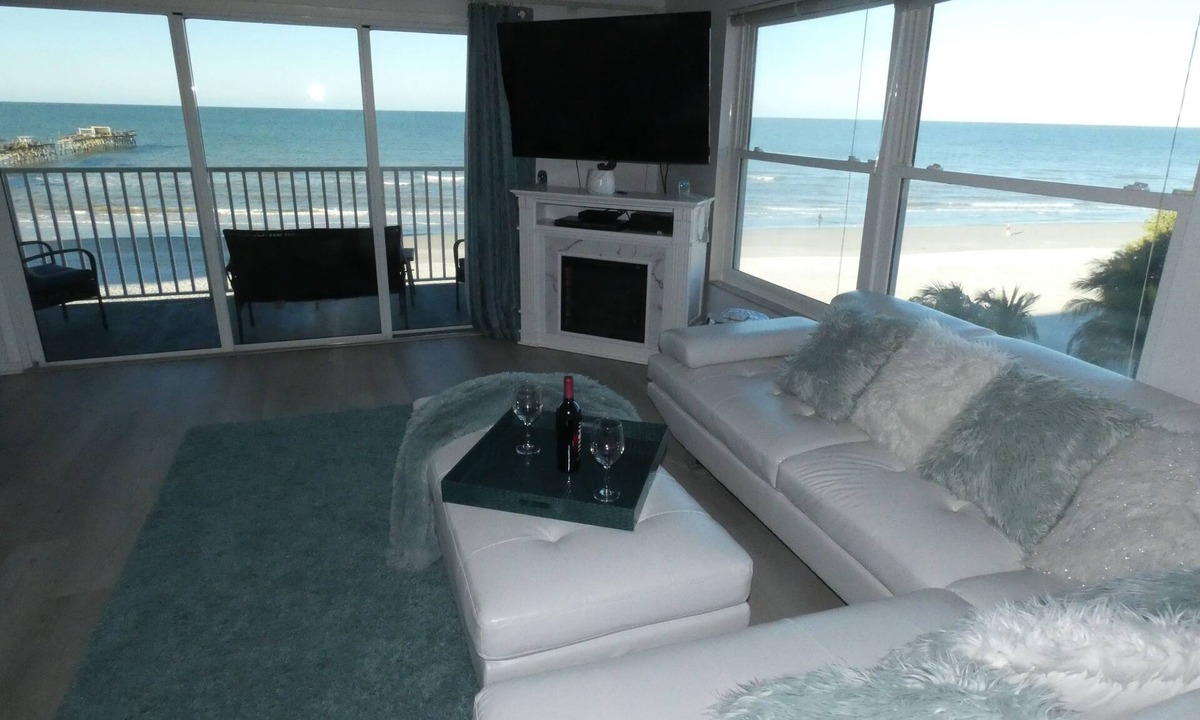 Redington Shores Condo | Oct/Nov/Dec dates Avail! BEACHFRONT CORNER 2/2 w/Jacuzzi and Electric FP!