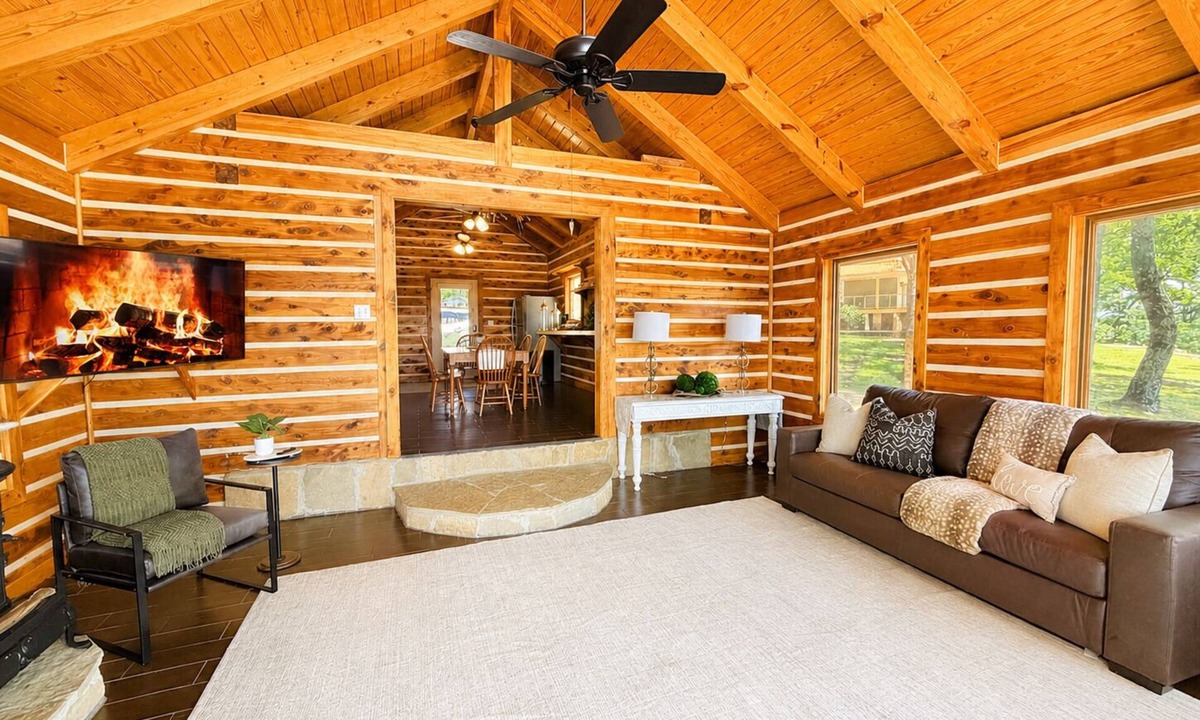 Altamont Cabin | One Bedroom Cabin with Panoramic View at Paul's Point
