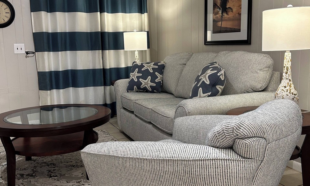 North Forest Beach Condo | One Bedroom on the First Floor, Steps from the Beach