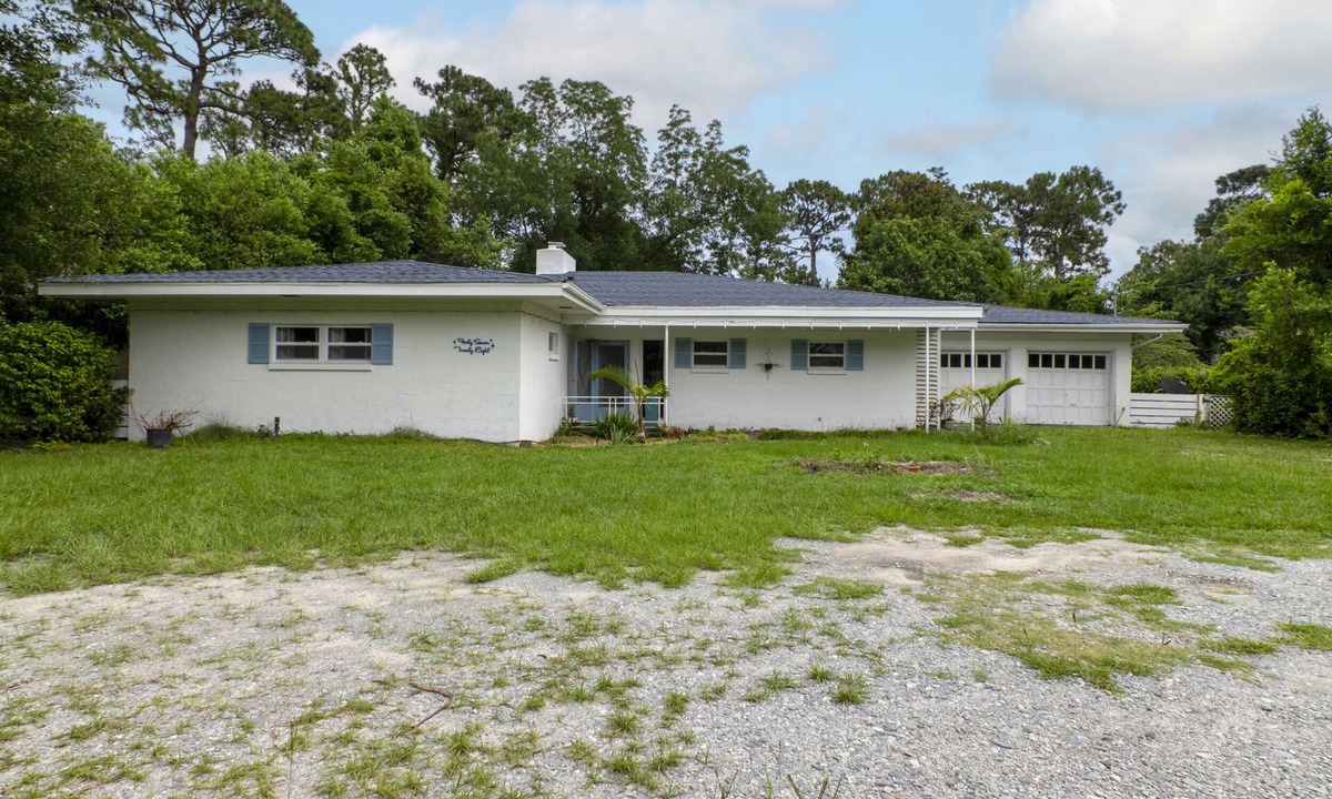 Wilmington House | Original details in a 1950's fun ranch on the municipal golf course!