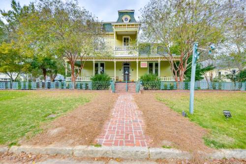 Columbus House | Ornate Victorian Home w/Courtyard & Fire Pit!