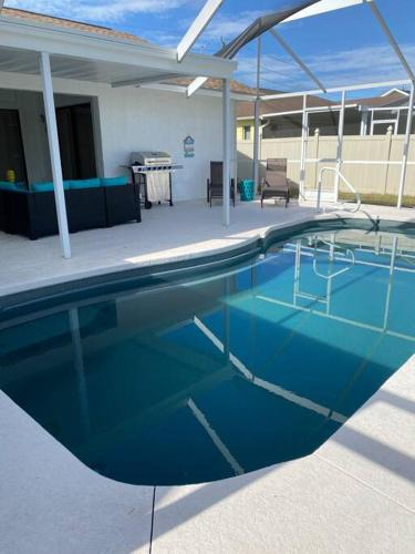 San Carlos Park House | Our Happy Place - Cozy 3bd 2ba home with heated pool