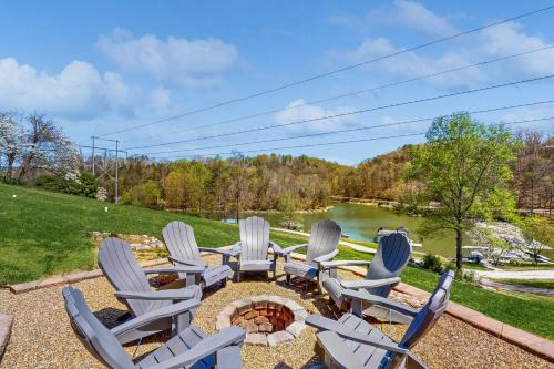 Caryville House | Outdoor Spa + Dock! Scenic Norris Lake Retreat