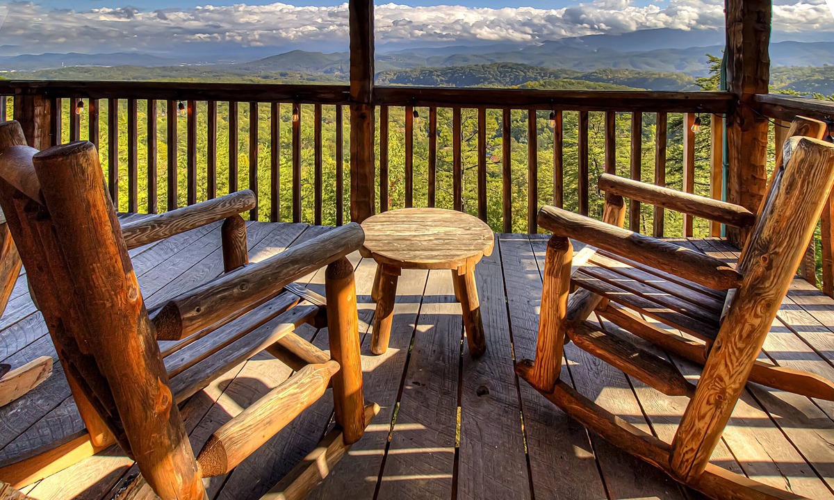 Sevierville House | Outrageous Views Enjoy Smoky Mountain Sunrises & Sunsets! A Toast To Happiness!
