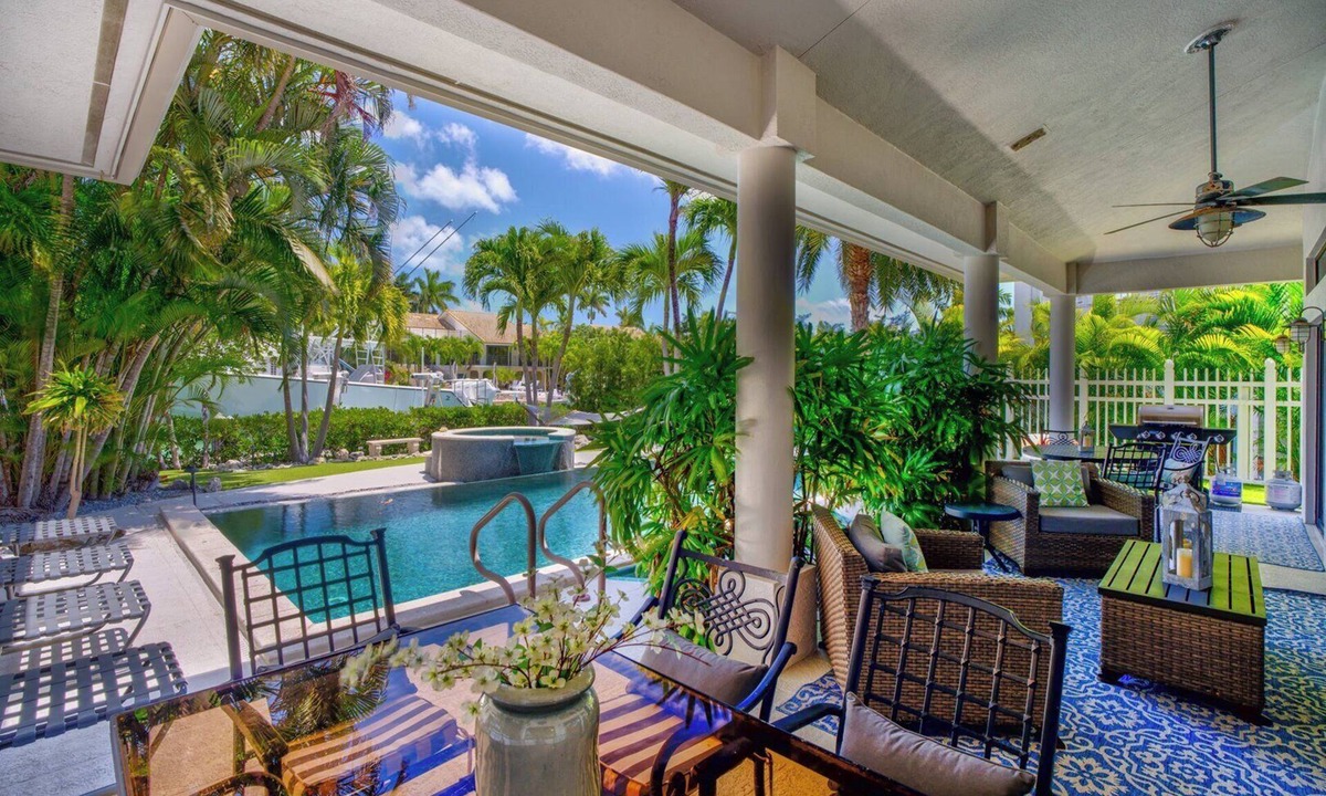 Beachside Colony Beach | Coury
