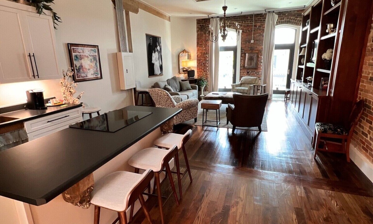 Downtown Apartment | Palafox Perfection, Sleeps 5