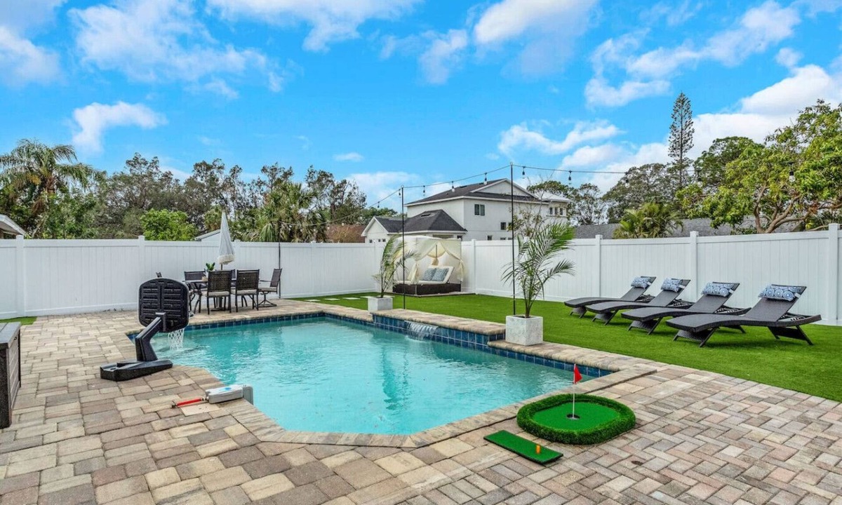 Alta Vista House | Palm Breeze Luxury * With E-Bikes & Heated Pool!*