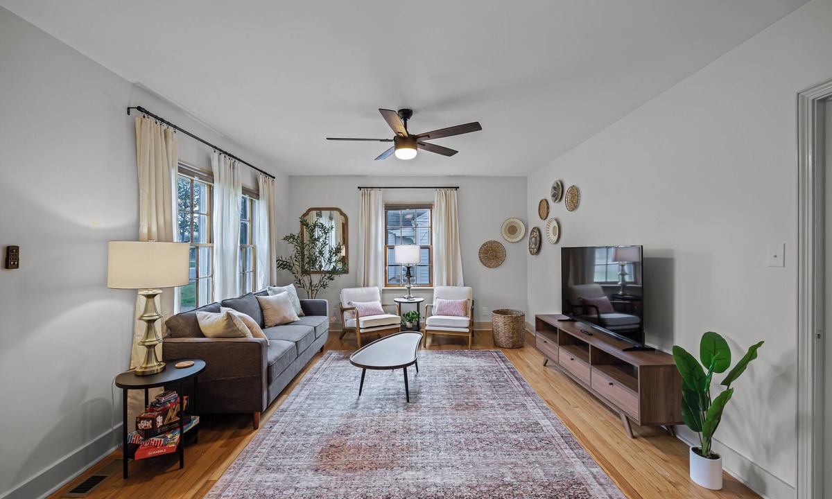 Jackson House | Peaceful 2 Bedroom, 1 bath ~ the Lana Landing ~