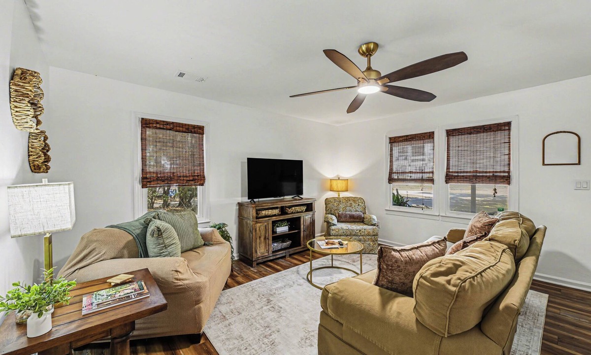 Mount Pleasant House | Peaceful 3br/2ba Shem Creek Getaway!