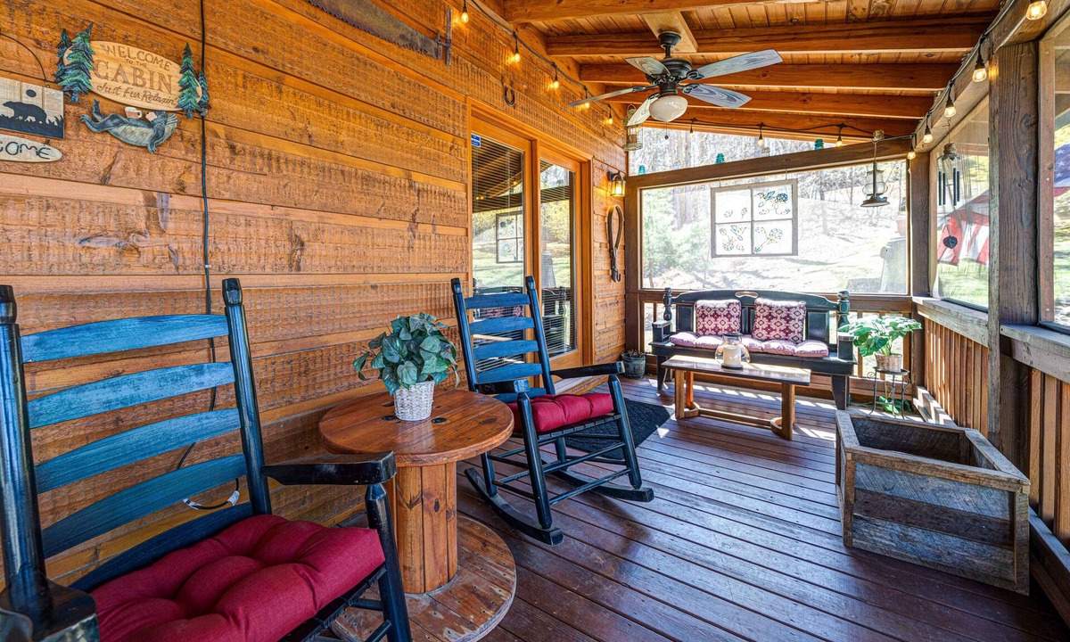 Epworth Cabin | Peaceful Blue Ridge Mtn Cabin-Gated, WiFi, Hot Tub, Fire Pit, Game Room