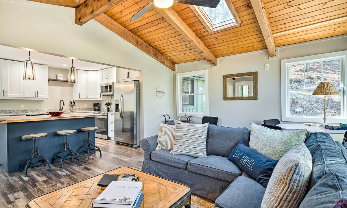 Brevard Cabin | Peaceful Brevard Mountain Cabin: Hike, Golf & Swim