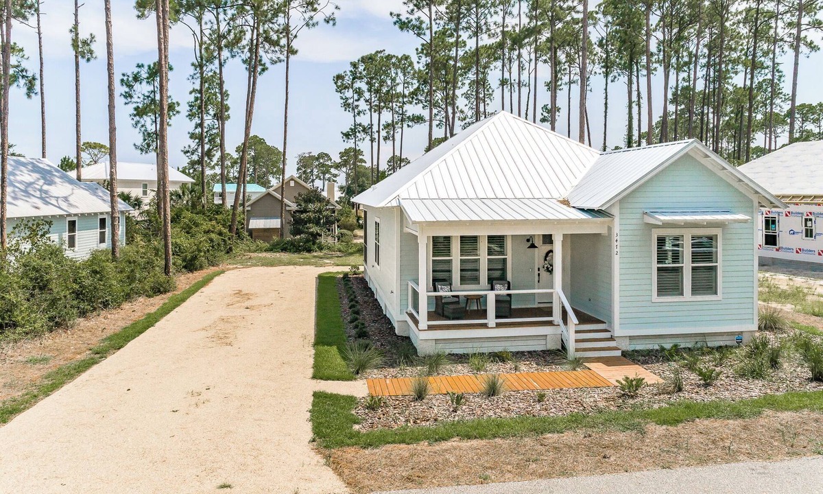 Carrabelle House | Peaceful coastal retreat! Pool and beach, book now and bring your boat!