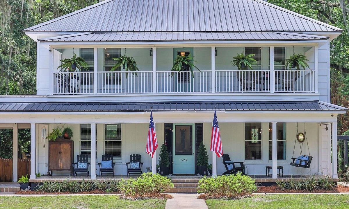 Elkton House | Peaceful historic 5-bedroom Farmhouse on 1.5 ac. near St. Augustine and beach