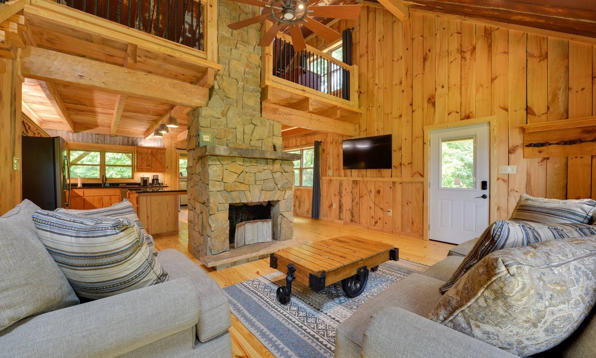 Olin Cottage | Peaceful Wine Country Cottage w/Fire Pit in Olin!