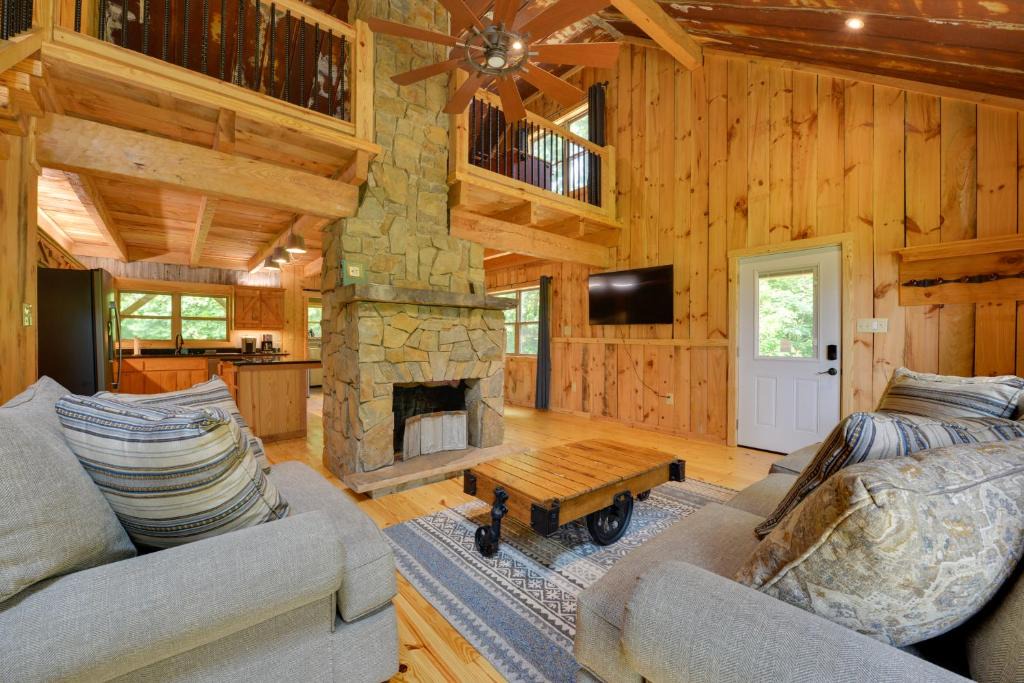 Olin House | Peaceful Wine Country Cottage w/Fire Pit in Olin!