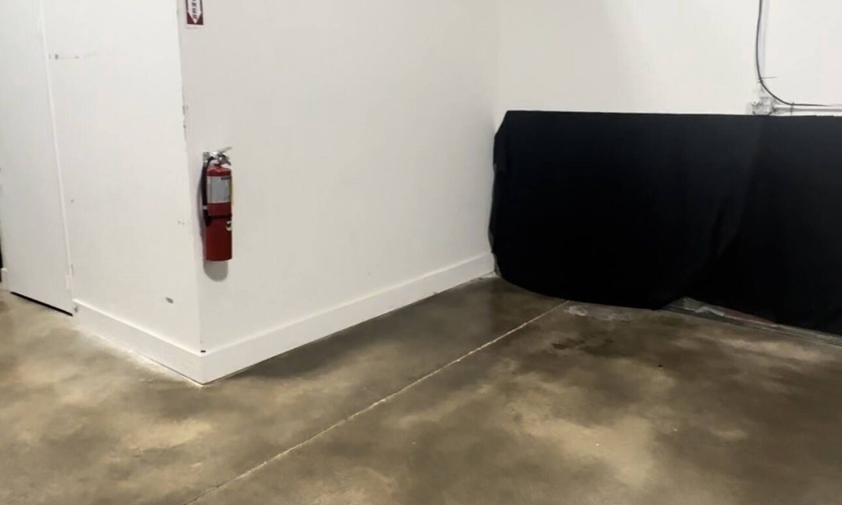 Duluth Apartment | Perfect 2-Part Office & Warehouse Event Space with a Garage, All White Walls!