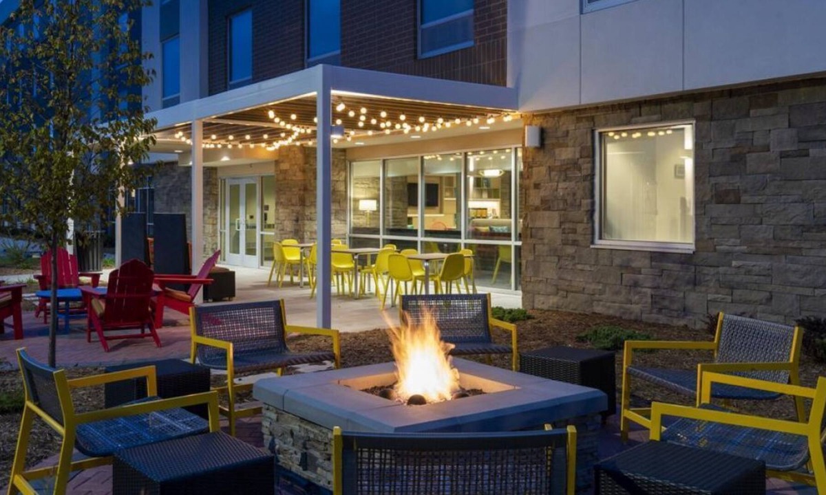 Interchange Square House | Perfect for 16! Four Modern Units, Pool, Free Parking and Free Breakfast