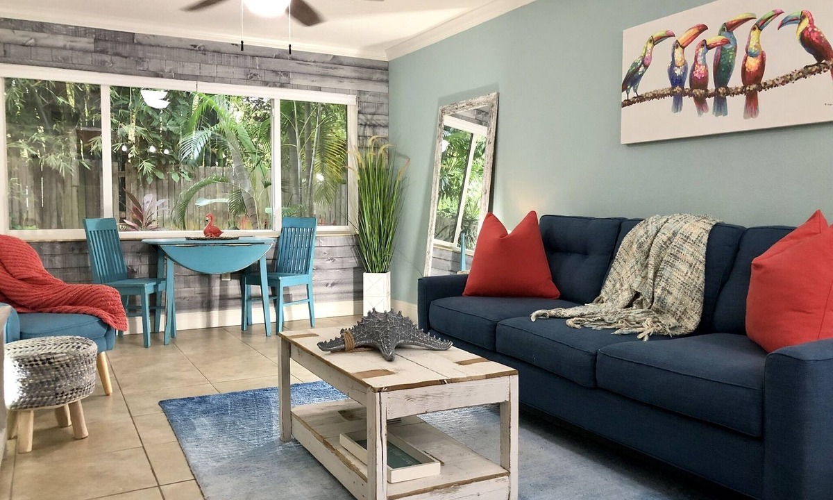 Downtown Dunedin Condo | Perfect Sunset Coastal Condo. Walk to the Waterfront and Downtown Main Street.