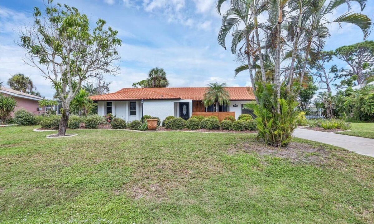 Cape Haze House | Perfect waterfront home complete with dock and boat lift.