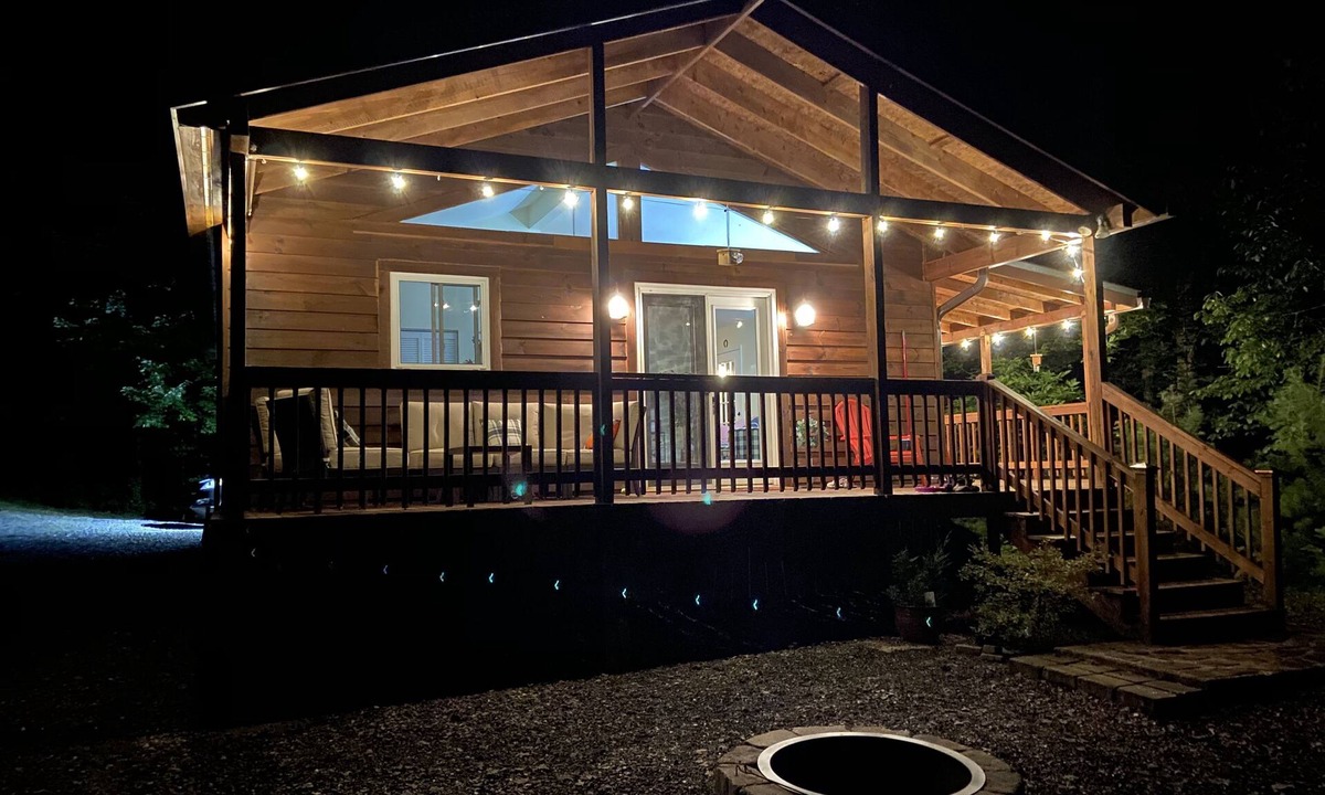 Sylva Cabin | Perfectly Located Mountain Cabin with Breathtaking, Long Range Views!