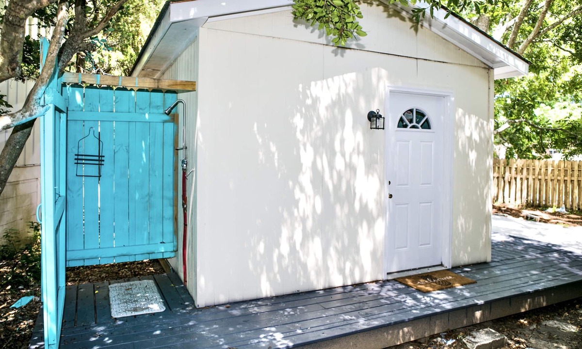 Charleston Cottage | Pet Friendly Cozy Cottage on James Island