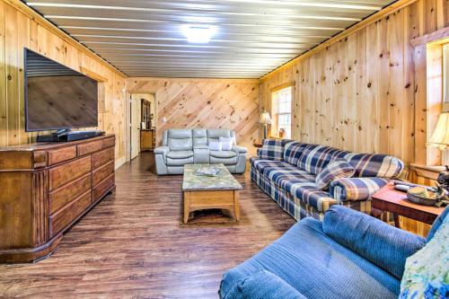 Ellijay House | Pet-Friendly Ellijay Escape w/Yard & Grill!
