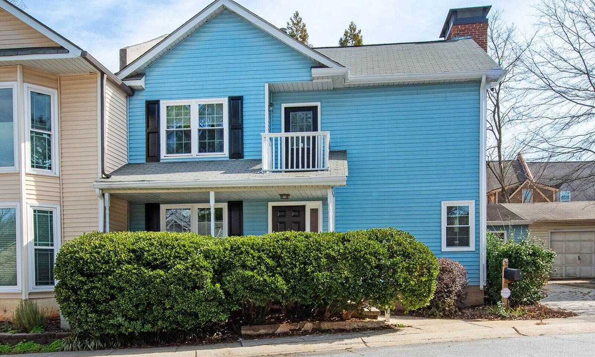 North Decatur House | Pet-friendly, freshly renovated, 2 bd/2.5 bath townhome in Decatur!