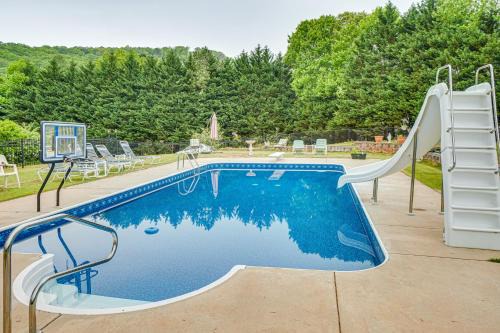 Cleveland House | Pet-Friendly Georgia Home w/Pool Access!