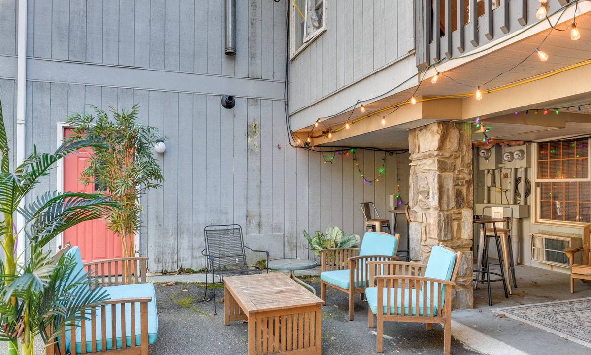 Maggie Valley Apartment | Pet-Friendly Maggie Valley Retreat w/Fire Pit
