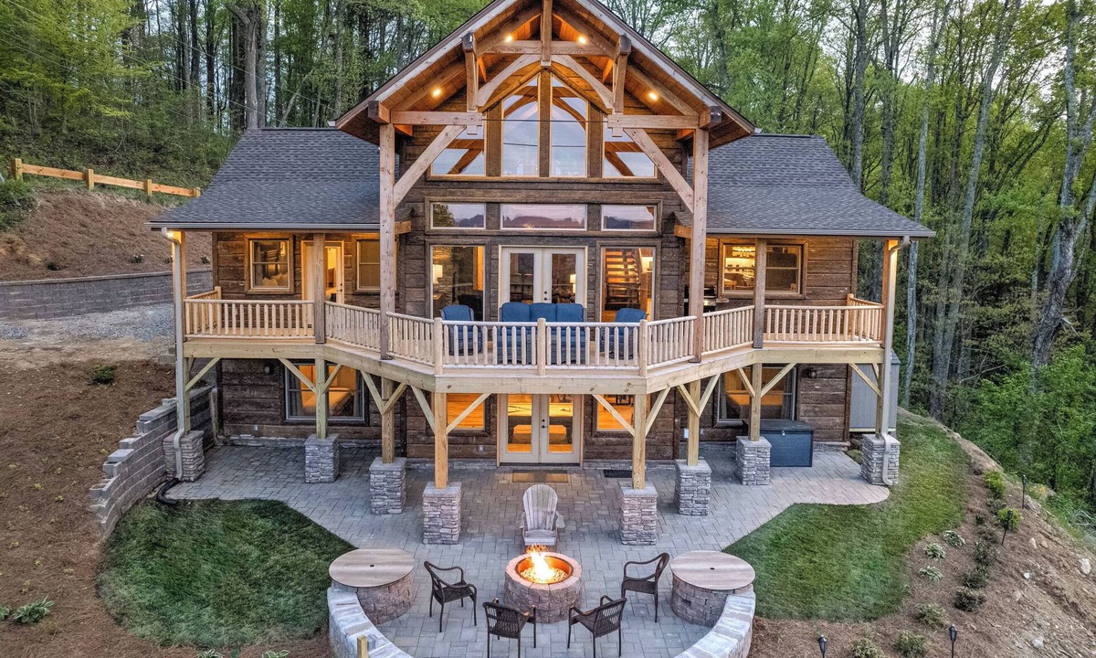 Weaverville House | Pet Friendly Modern Mtn Cabin 2 King Master Suites Mtn Views