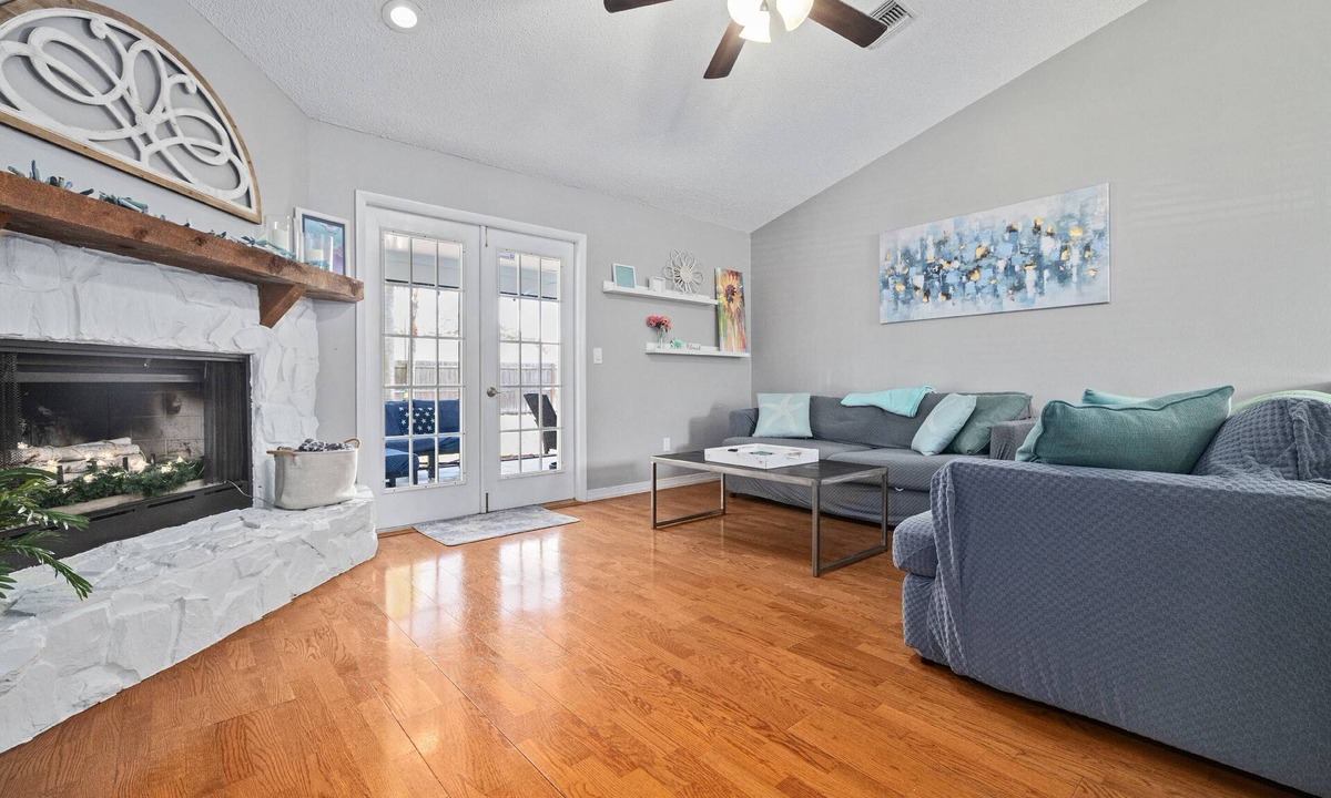 Palm Harbor House | Pet-Friendly Palm Harbor Home w/Fenced Yard, Bikes, Games & Near Downtown, Beaches & Pinellas Trail