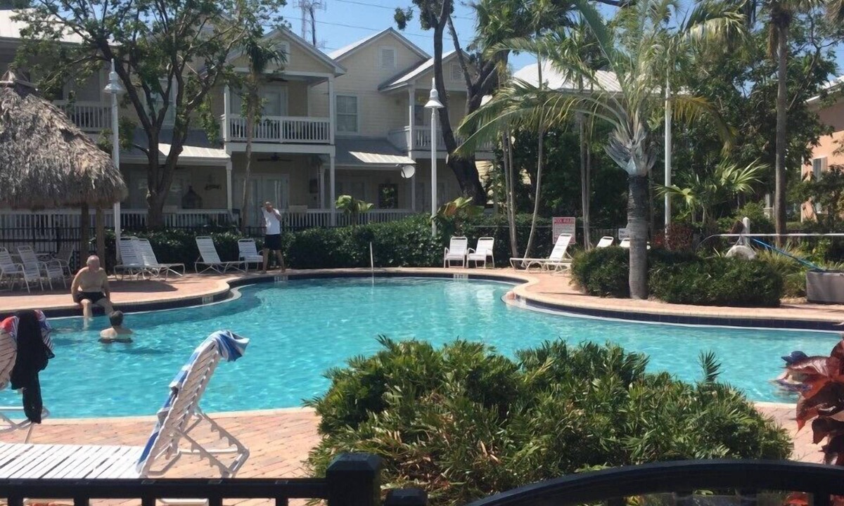 Key West House | PET FRIENDLY! SUMMER SPECIALS ! 3 Bedroom 3 bathroom home. Sleeps 8